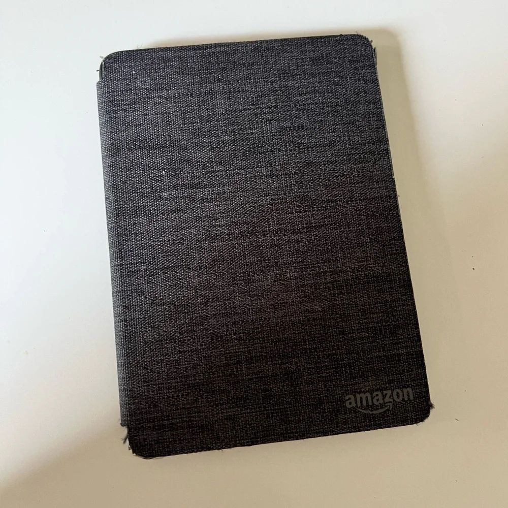Kindle Paperwhite 10th Generation (+ case)
